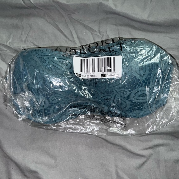 Victoria’s Secret pink bralette push up - Picture 2 of 3